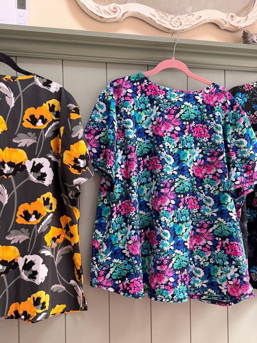 Floral V-Neck Women’s Scrub top - Picture 6 of 16